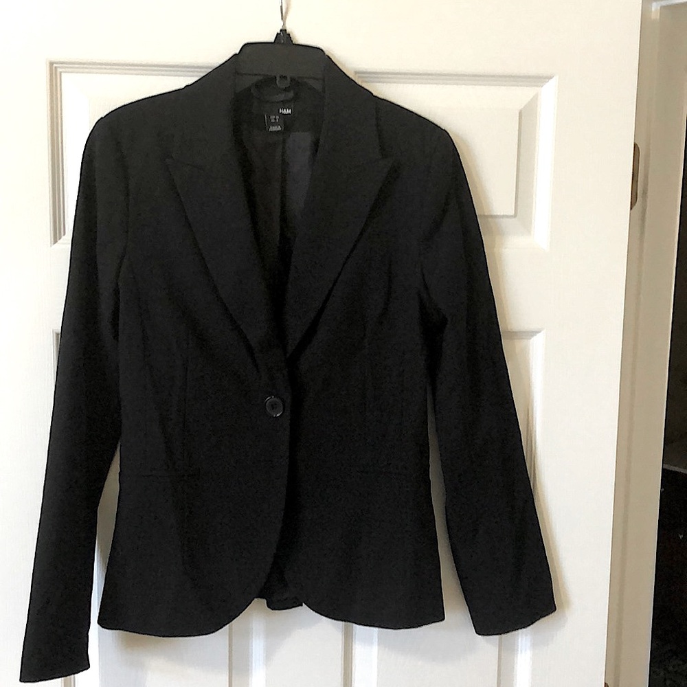 H&M woman’s blazer, black, size 8, Smoke/Pet free home, excellent condition